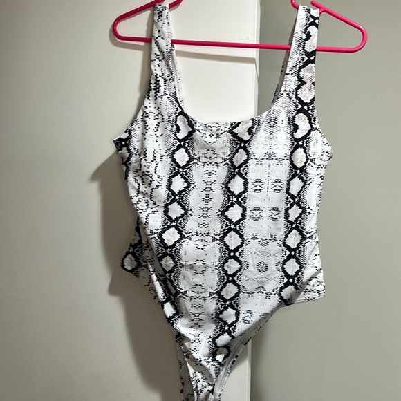 PRETTYGARDEN Swimsuit U Neck Tummy Control Swimwear Slimming Strap Backless - Picture 4 of 5